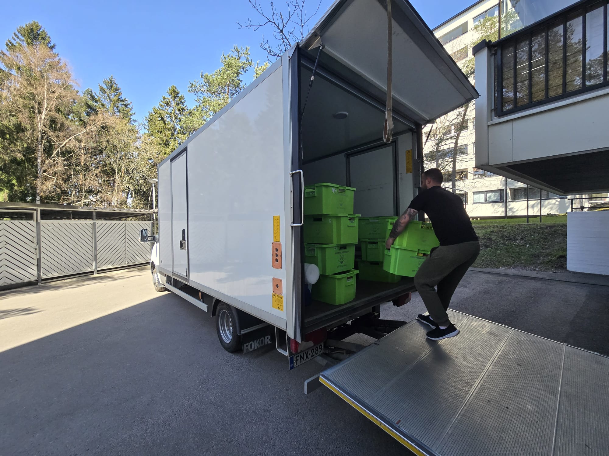 Pakettikuljetus – muuttolaatikoiden nopea kuljetus